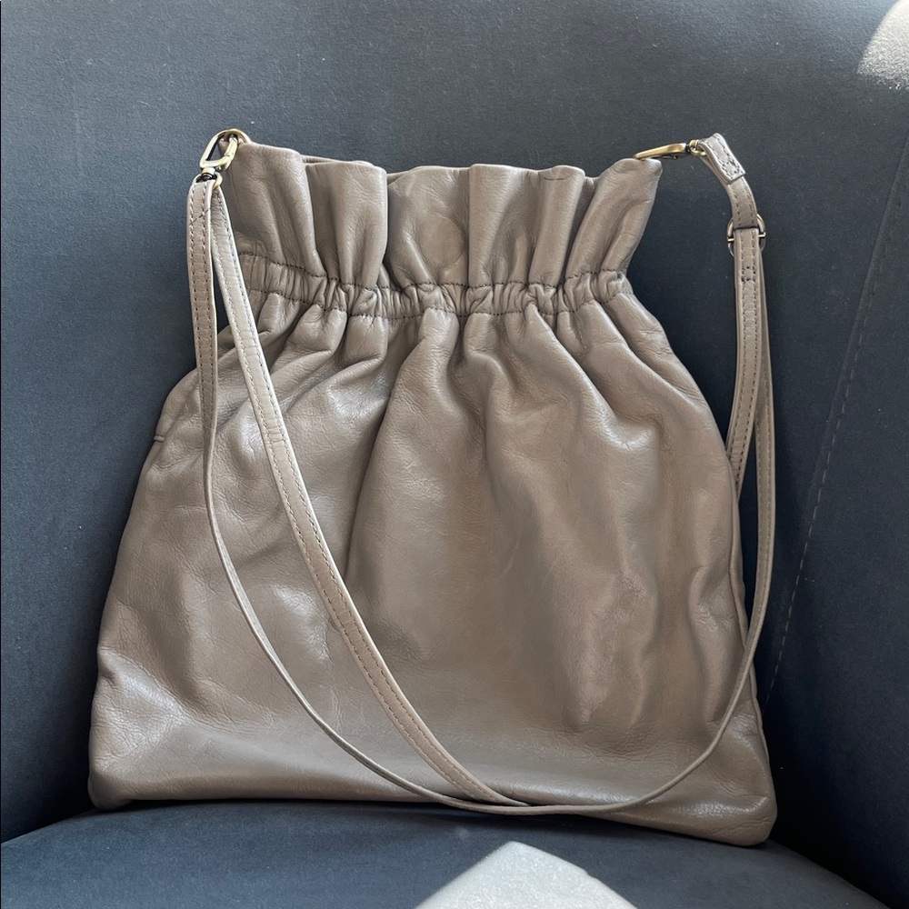 Elegant Tan Leather Shoulder Bag